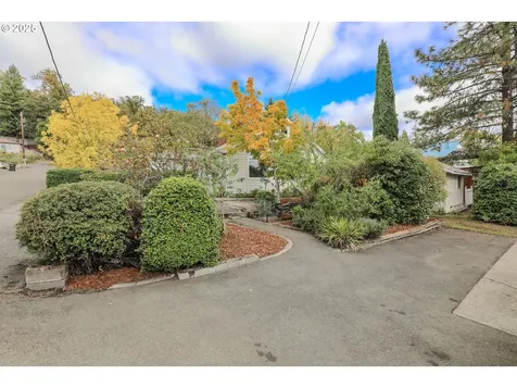 1767 NW Crouch Street Roseburg OR 97471