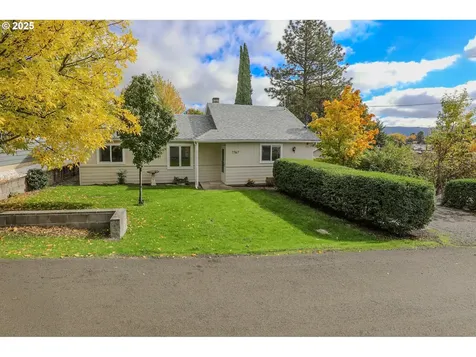 1767 NW Crouch Street Roseburg OR 97471