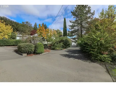 1767 NW Crouch Street Roseburg OR 97471