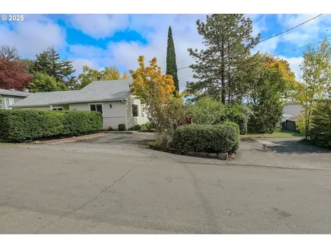 1767 NW Crouch Street Roseburg OR 97471