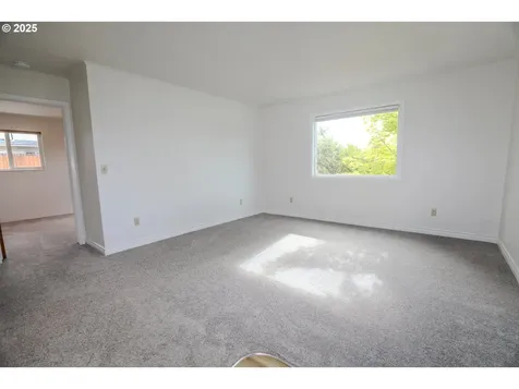 1767 NW Crouch Street Roseburg OR 97471