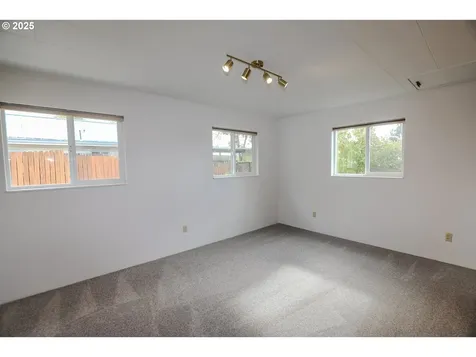 1767 NW Crouch Street Roseburg OR 97471