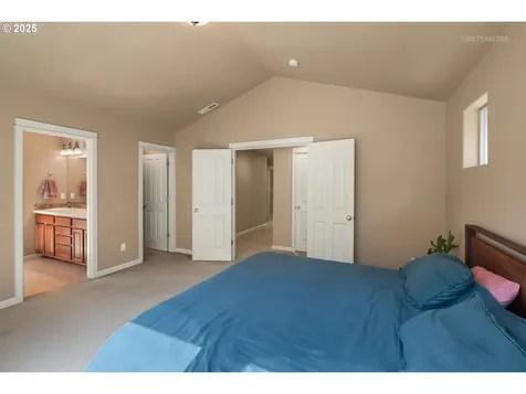 9172 SW Soprano Lane Portland OR 97225