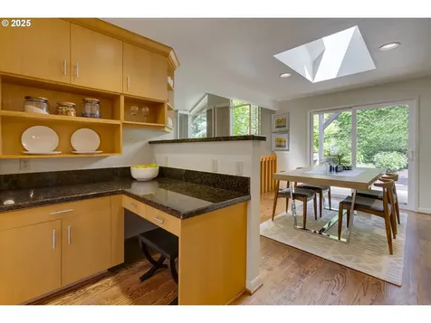 5235 SW Santa Monica Court Portland OR 97221