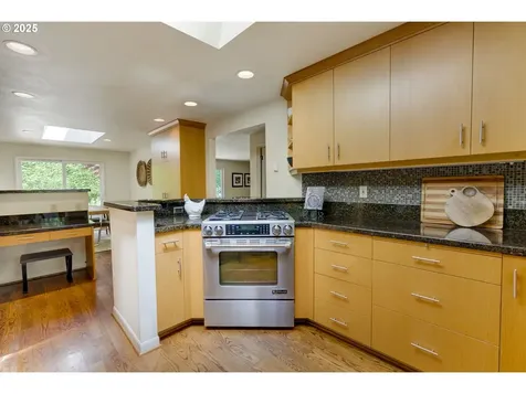 5235 SW Santa Monica Court Portland OR 97221