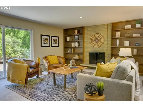 5235 SW Santa Monica Court Portland OR 97221