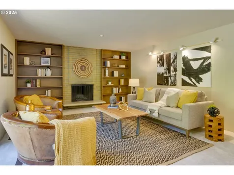 5235 SW Santa Monica Court Portland OR 97221