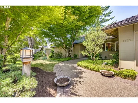 5235 SW Santa Monica Court Portland OR 97221