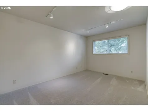 5235 SW Santa Monica Court Portland OR 97221