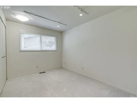 5235 SW Santa Monica Court Portland OR 97221