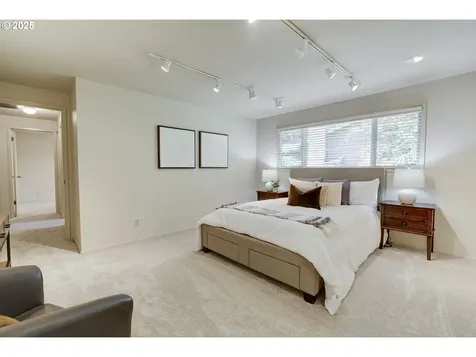 5235 SW Santa Monica Court Portland OR 97221