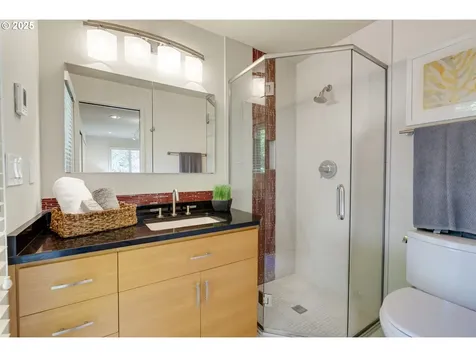 5235 SW Santa Monica Court Portland OR 97221