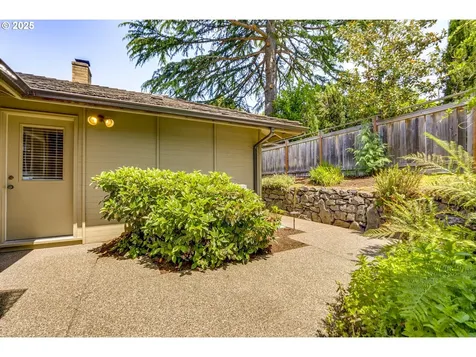5235 SW Santa Monica Court Portland OR 97221