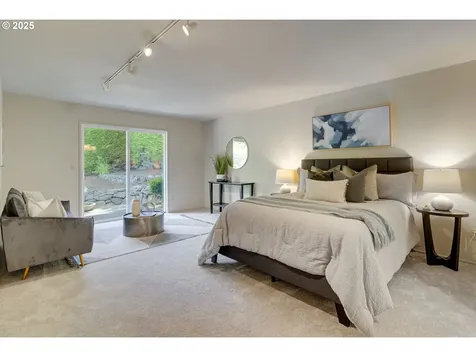 5235 SW Santa Monica Court Portland OR 97221