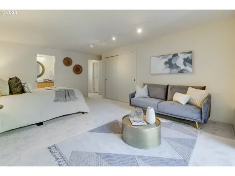 5235 SW Santa Monica Court Portland OR 97221