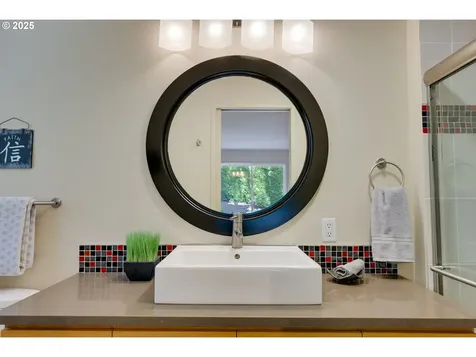 5235 SW Santa Monica Court Portland OR 97221