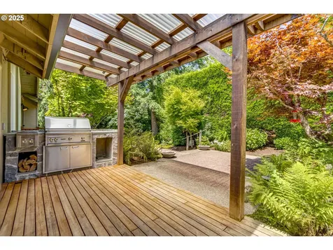 5235 SW Santa Monica Court Portland OR 97221