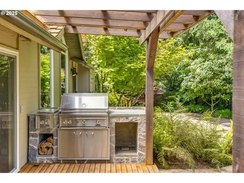 5235 SW Santa Monica Court Portland OR 97221