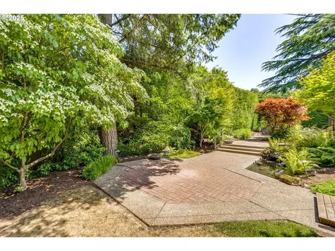 5235 SW Santa Monica Court Portland OR 97221