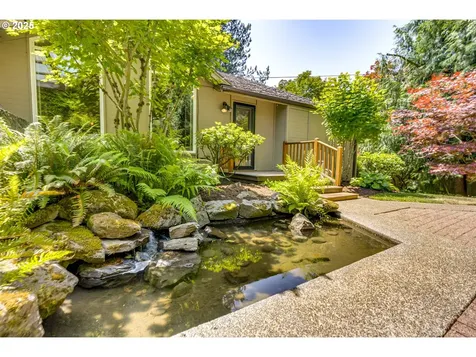 5235 SW Santa Monica Court Portland OR 97221