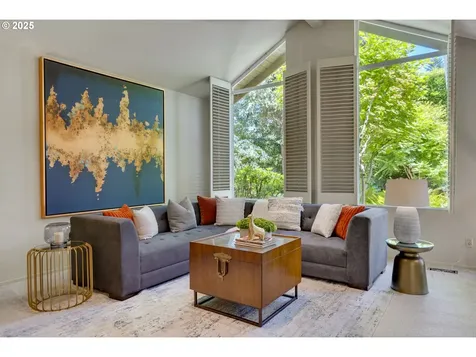 5235 SW Santa Monica Court Portland OR 97221