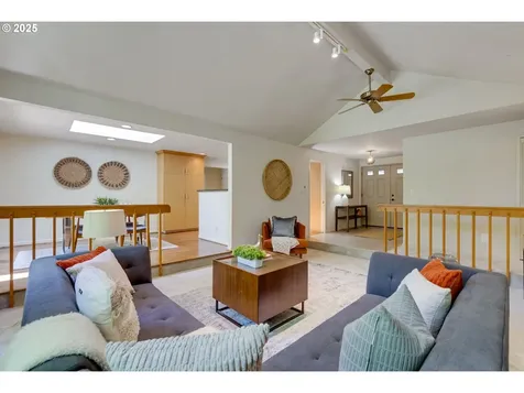 5235 SW Santa Monica Court Portland OR 97221