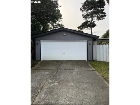 1570 Kallakalla Court Florence OR 97439