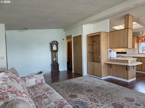 835 SE 1st Avenue Canby OR 97013