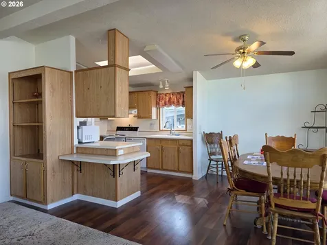 835 SE 1st Avenue Canby OR 97013