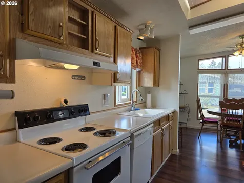 835 SE 1st Avenue Canby OR 97013