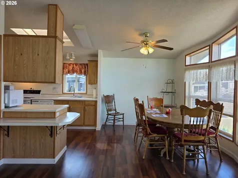 835 SE 1st Avenue Canby OR 97013