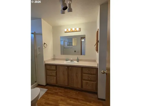 835 SE 1st Avenue Canby OR 97013
