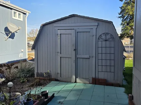 835 SE 1st Avenue Canby OR 97013