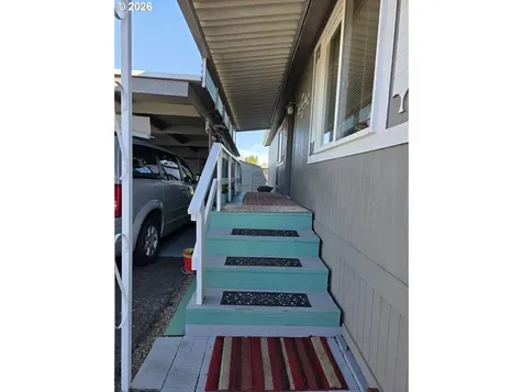 835 SE 1st Avenue Canby OR 97013