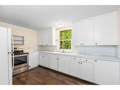 532 2nd Street Elkton OR 97436
