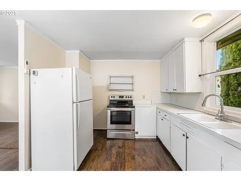 532 2nd Street Elkton OR 97436