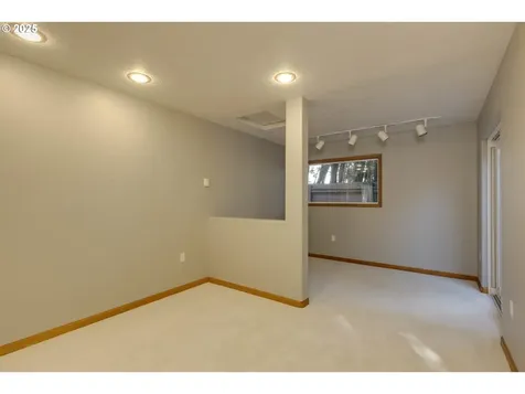 1060 NE 7th Drive Newport OR 97365