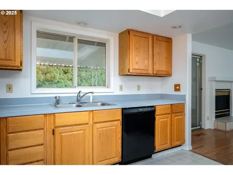 1928 Westport Street NW Salem OR 97304