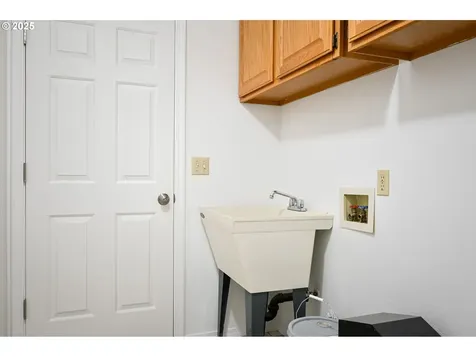 1928 Westport Street NW Salem OR 97304