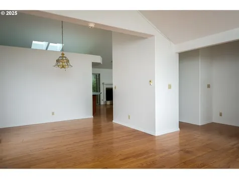 1928 Westport Street NW Salem OR 97304