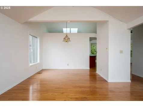 1928 Westport Street NW Salem OR 97304