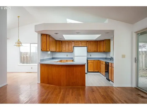 1928 Westport Street NW Salem OR 97304