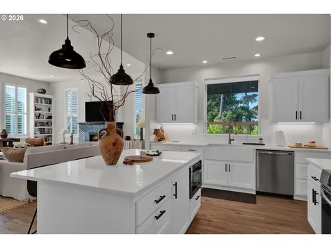 34 Bonnett Way Florence OR 97439