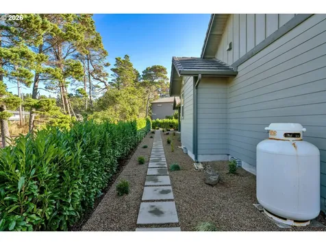 34 Bonnett Way Florence OR 97439