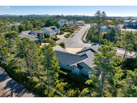 34 Bonnett Way Florence OR 97439