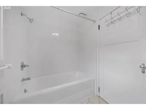 6026 NE 57th Avenue Portland OR 97218