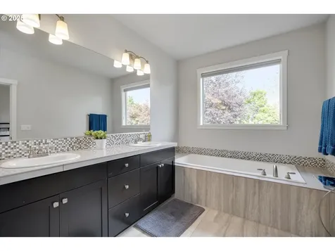 1654 N Plum Court Canby OR 97013