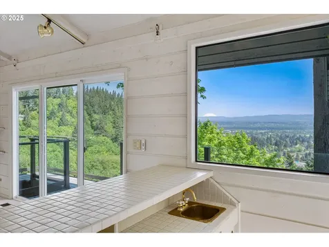 3032 NE Rocky Butte Road Portland OR 97220