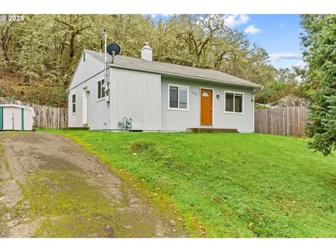 1389 NE Brooklyn Avenue Roseburg OR 97470