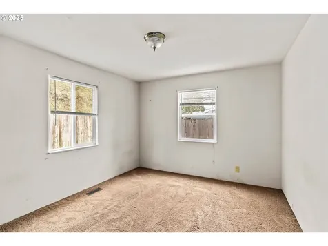 1389 NE Brooklyn Avenue Roseburg OR 97470